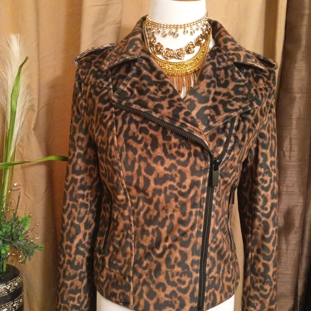 Stylish Leopard Print Jacket 😎